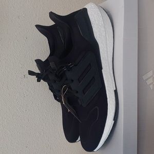 Adidas Ultraboost 22